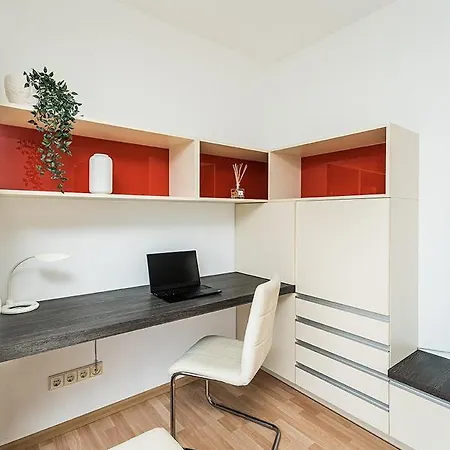 Bright Near Station/ Urban Rent Apartamento *