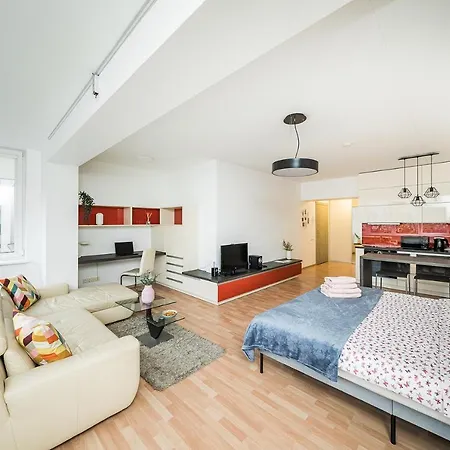 Bright Near Station/ Urban Rent Apartamento